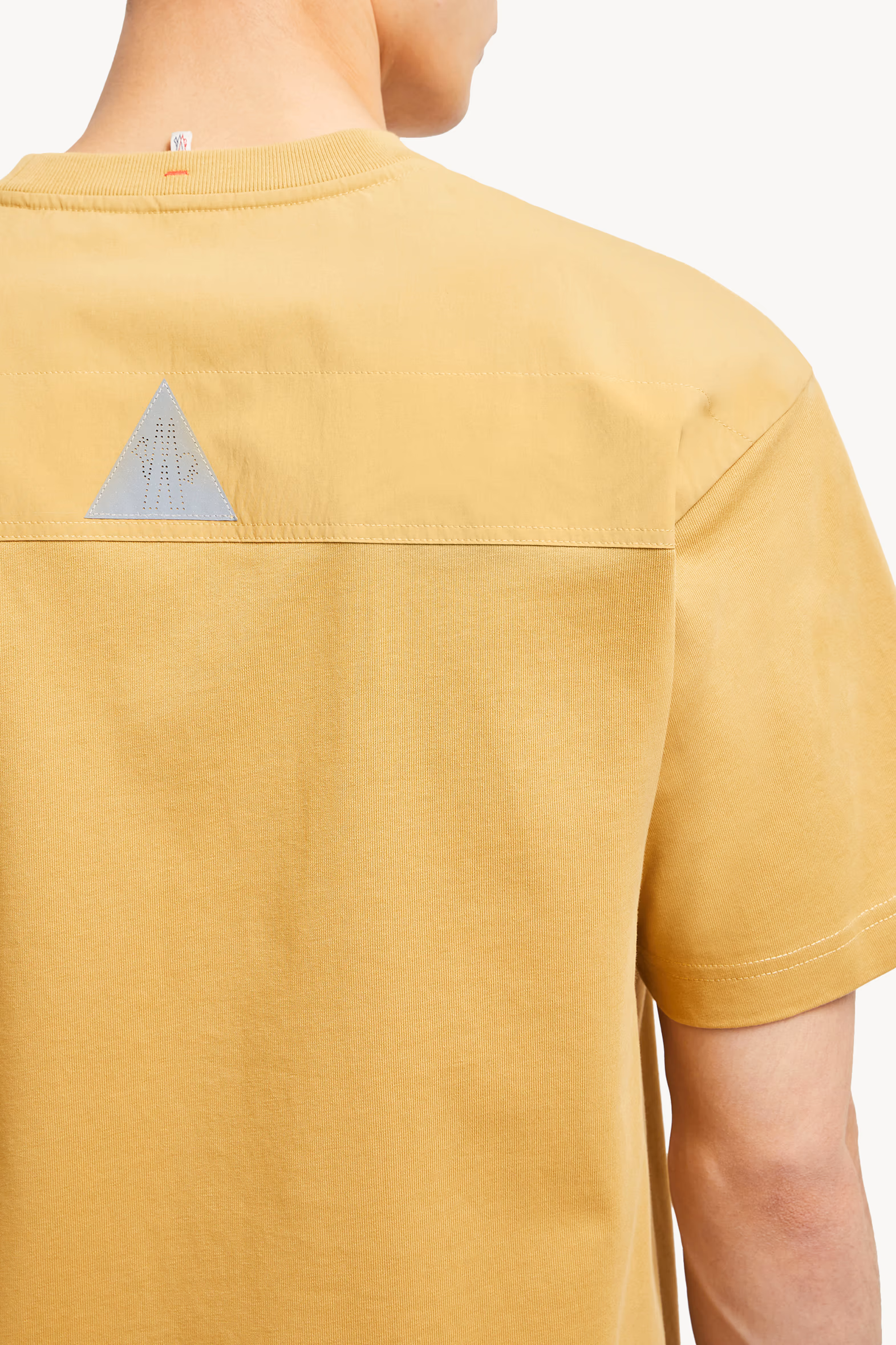 Camiseta de algodón con bolsillo Hombre Amarillo Ocre Moncler 7